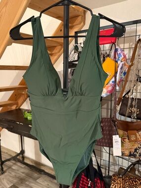 Quince Green One Piece Swimsuit NWT | Plunge Neck | Size M | Sustainable
